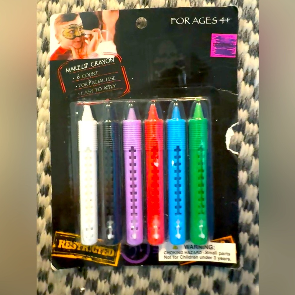 NWT 🎃 Halloween costume colorful makeup crayons